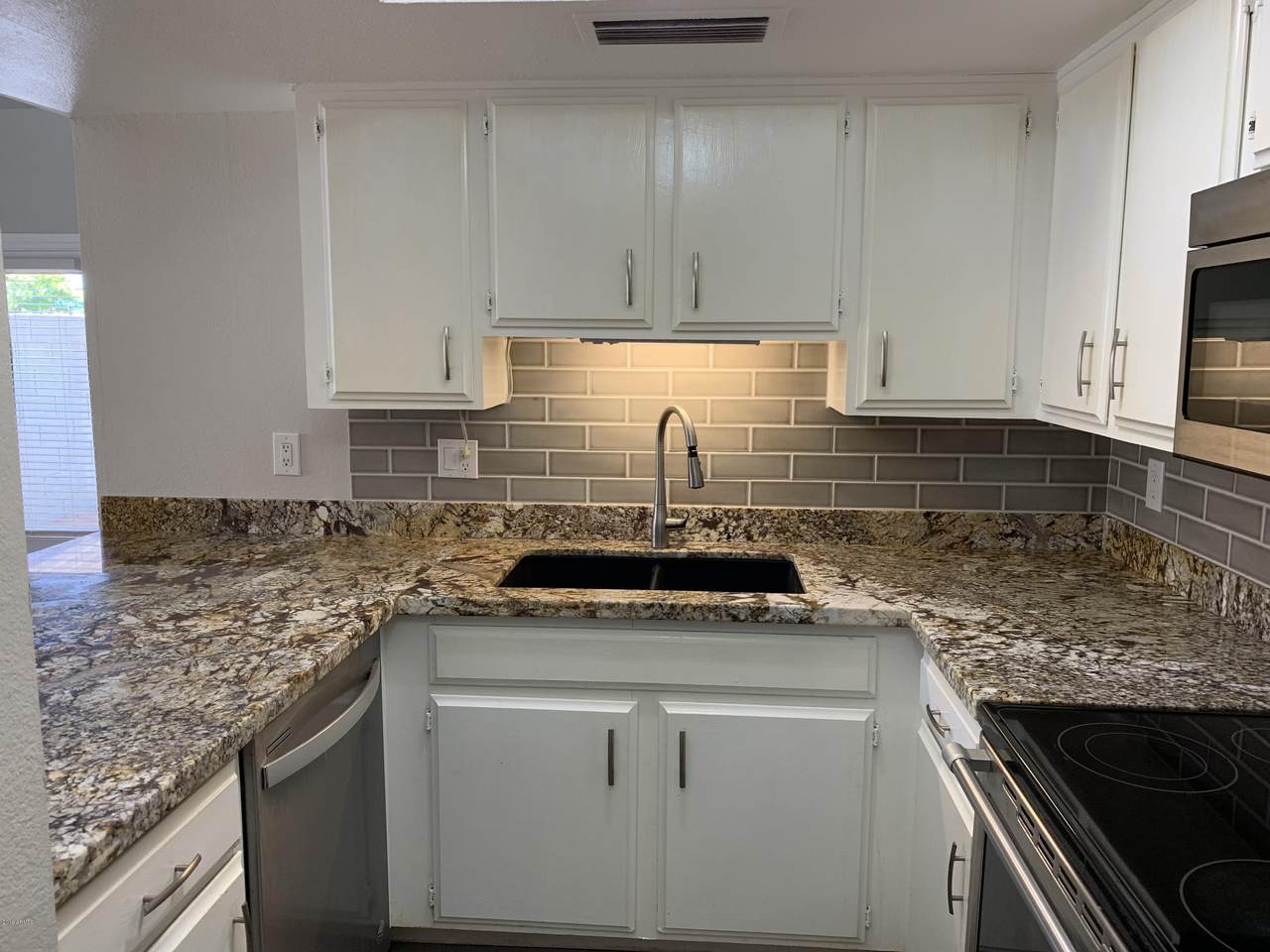 936 Redfield Road - Photo 1