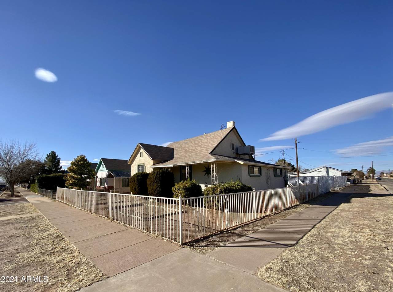 758 12TH Street - Photo 1