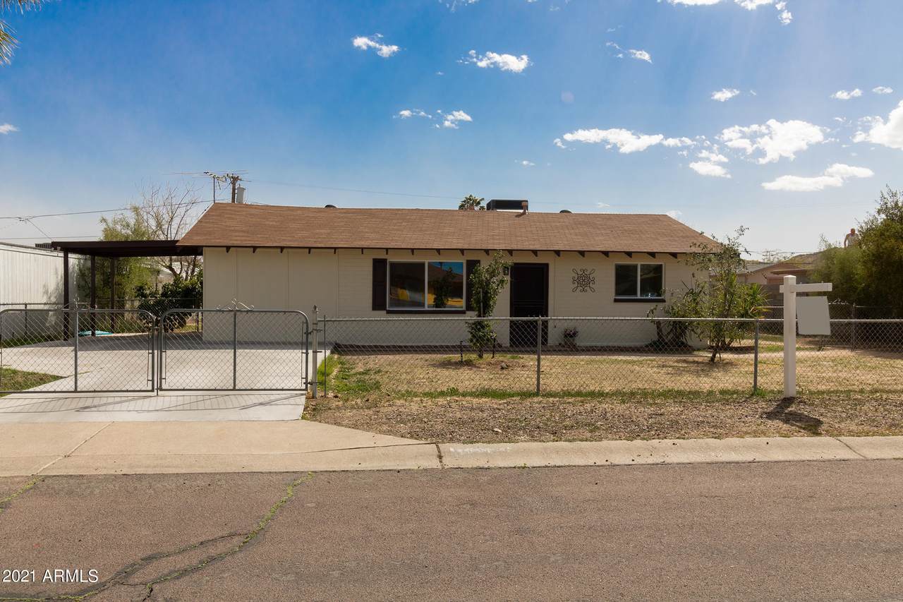 1639 Phelps Road - Photo 1