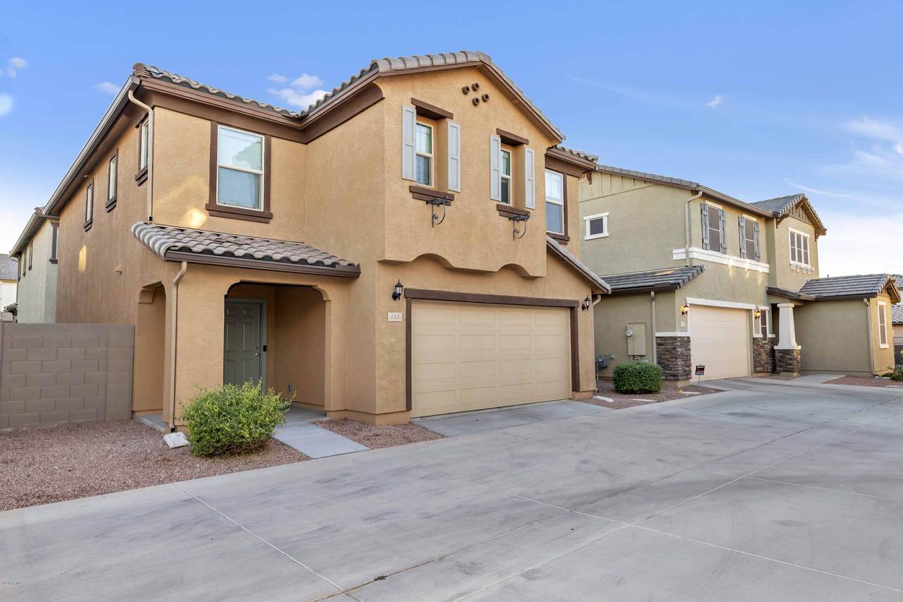 135 Roadrunner Drive - Photo 1