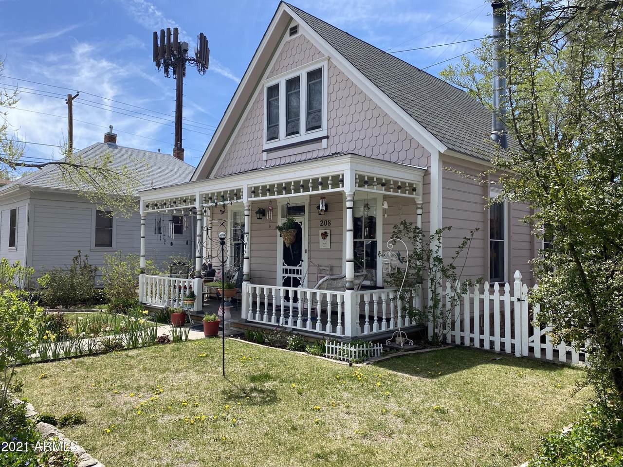 208 Alarcon Street - Photo 1