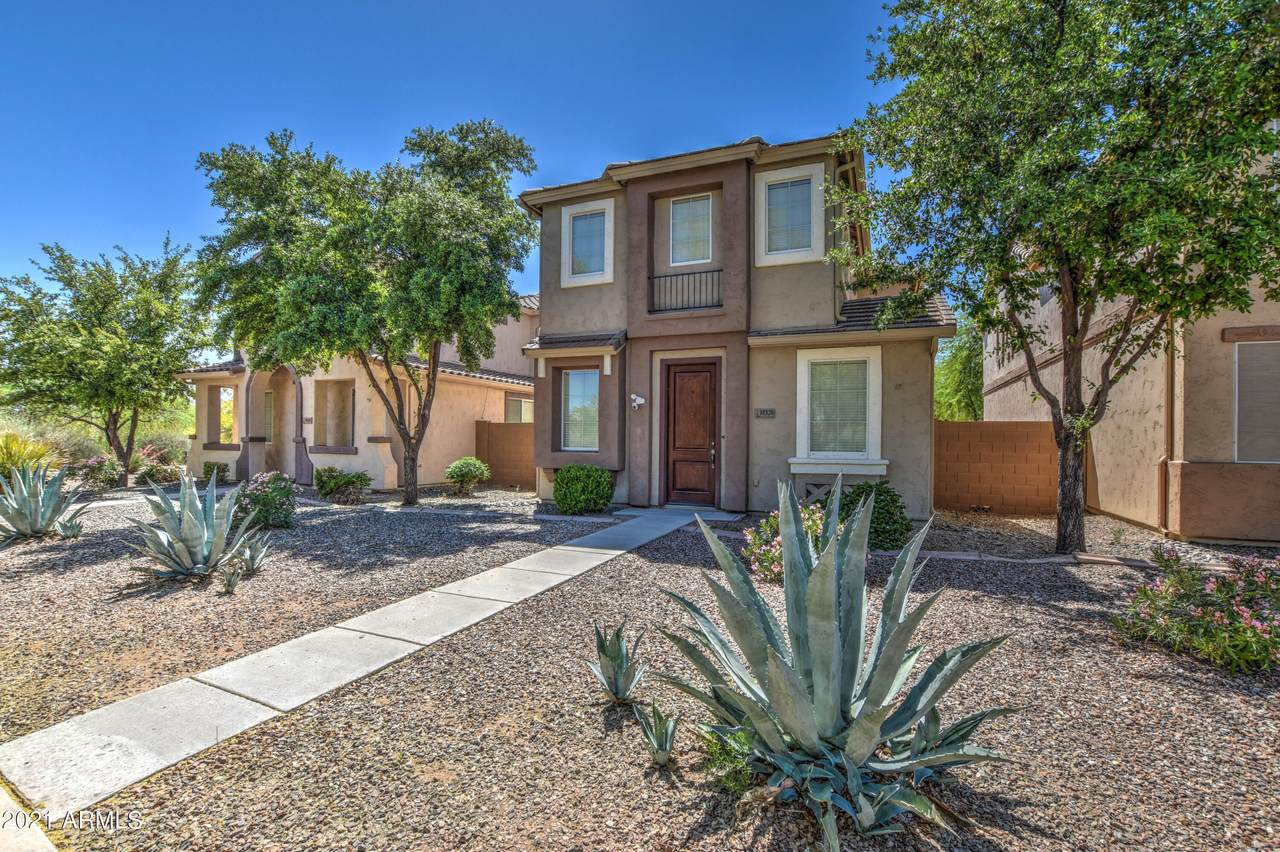 10320 Isleta Avenue - Photo 1