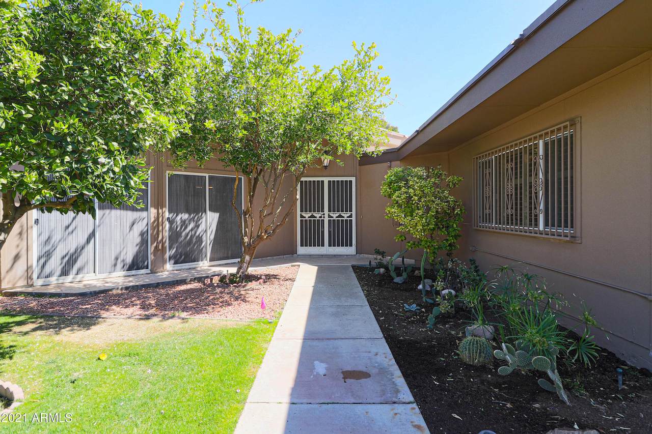 10802 Thunderbird Boulevard - Photo 1