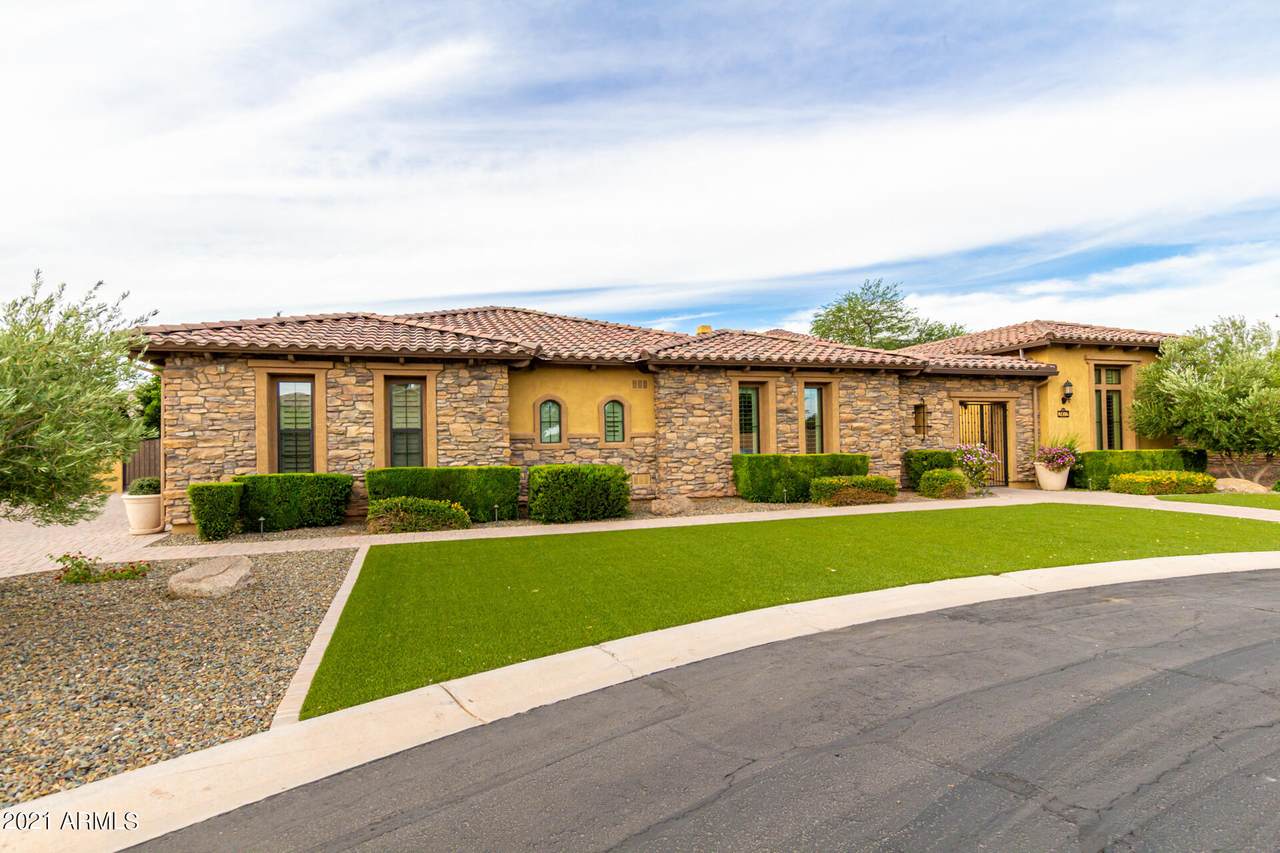 2472 Robin Court - Photo 1