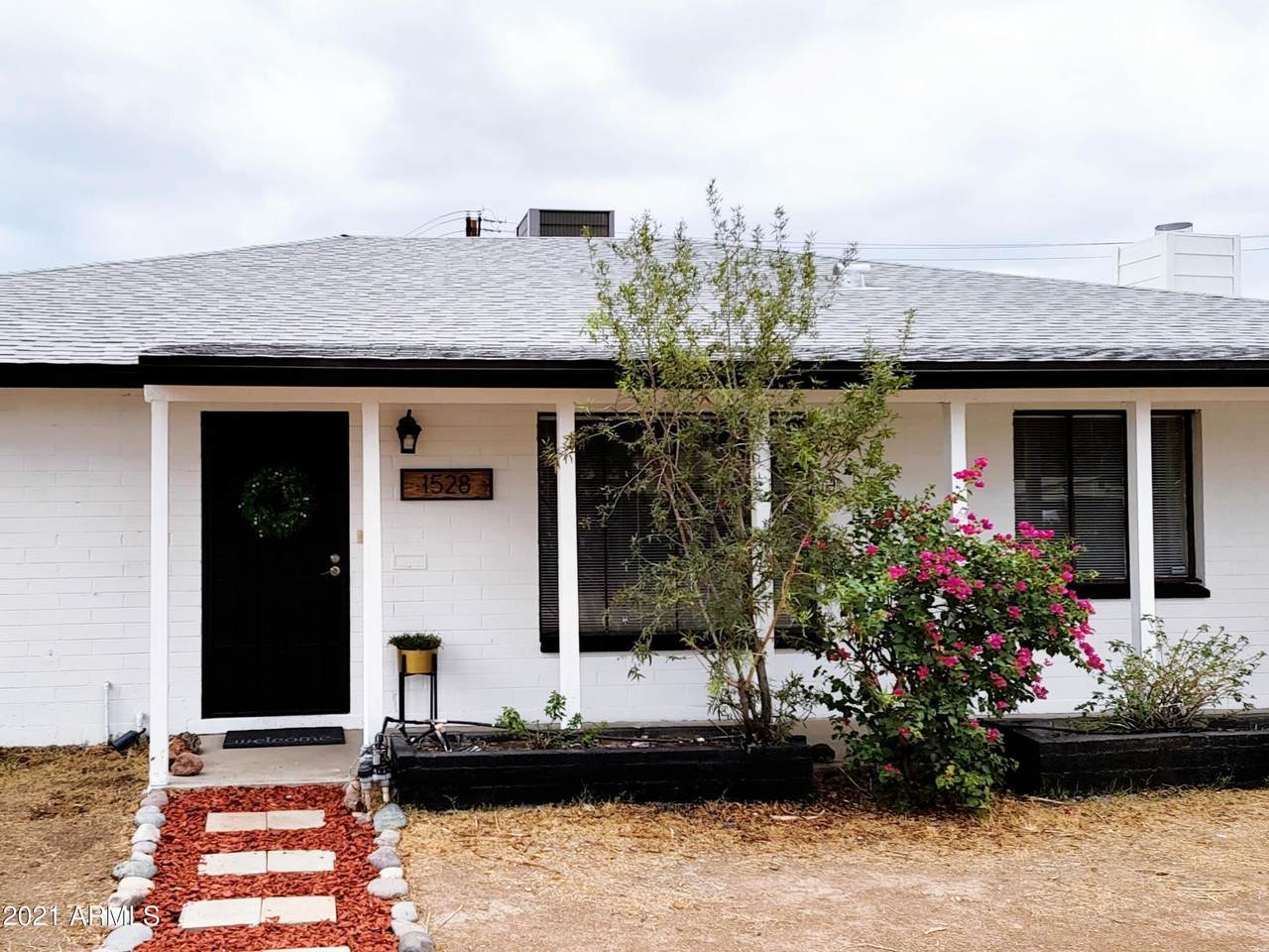 1528 University Drive - Photo 1