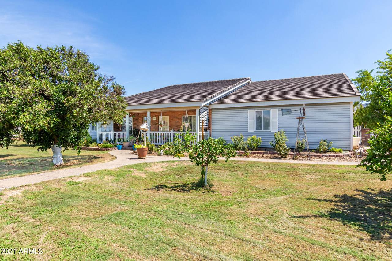 17207 Chestnut Drive - Photo 1