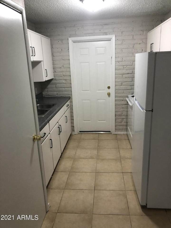 517 Hall - Photo 1