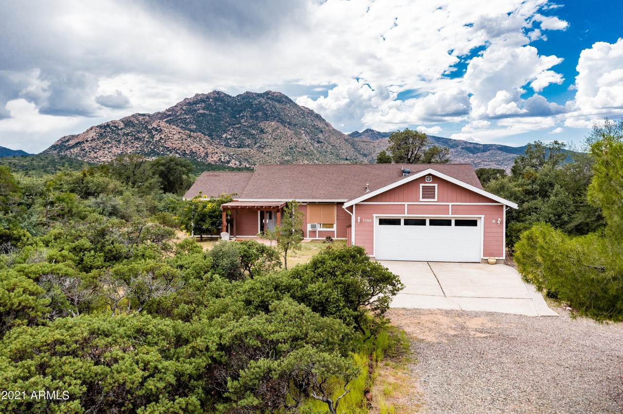 7740 Boxwood Drive - Photo 1