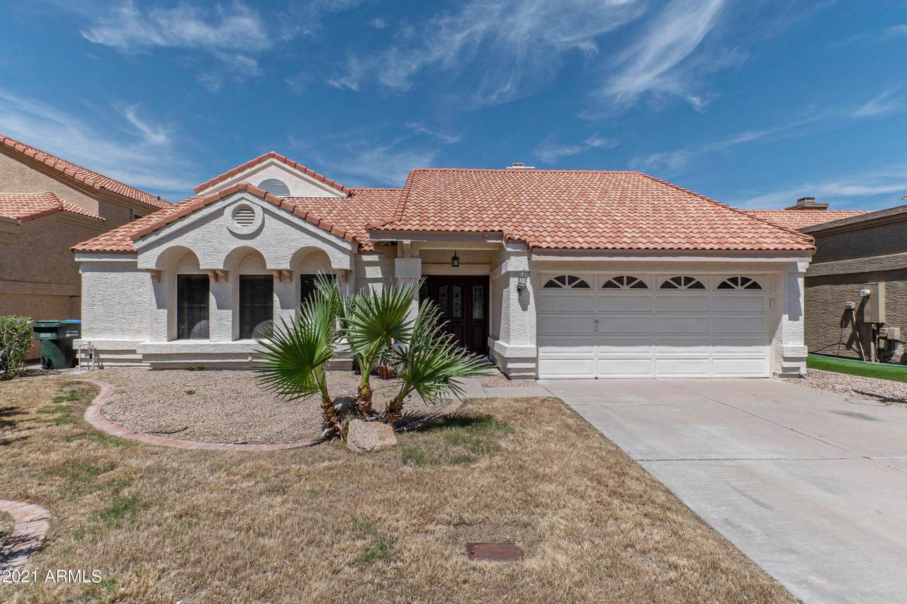 3914 Amberwood Drive - Photo 1