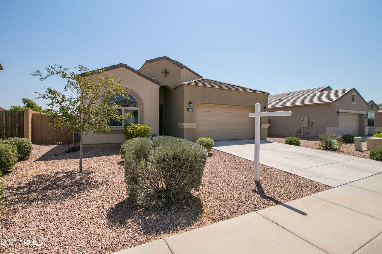 25259 Park Avenue - Photo 1