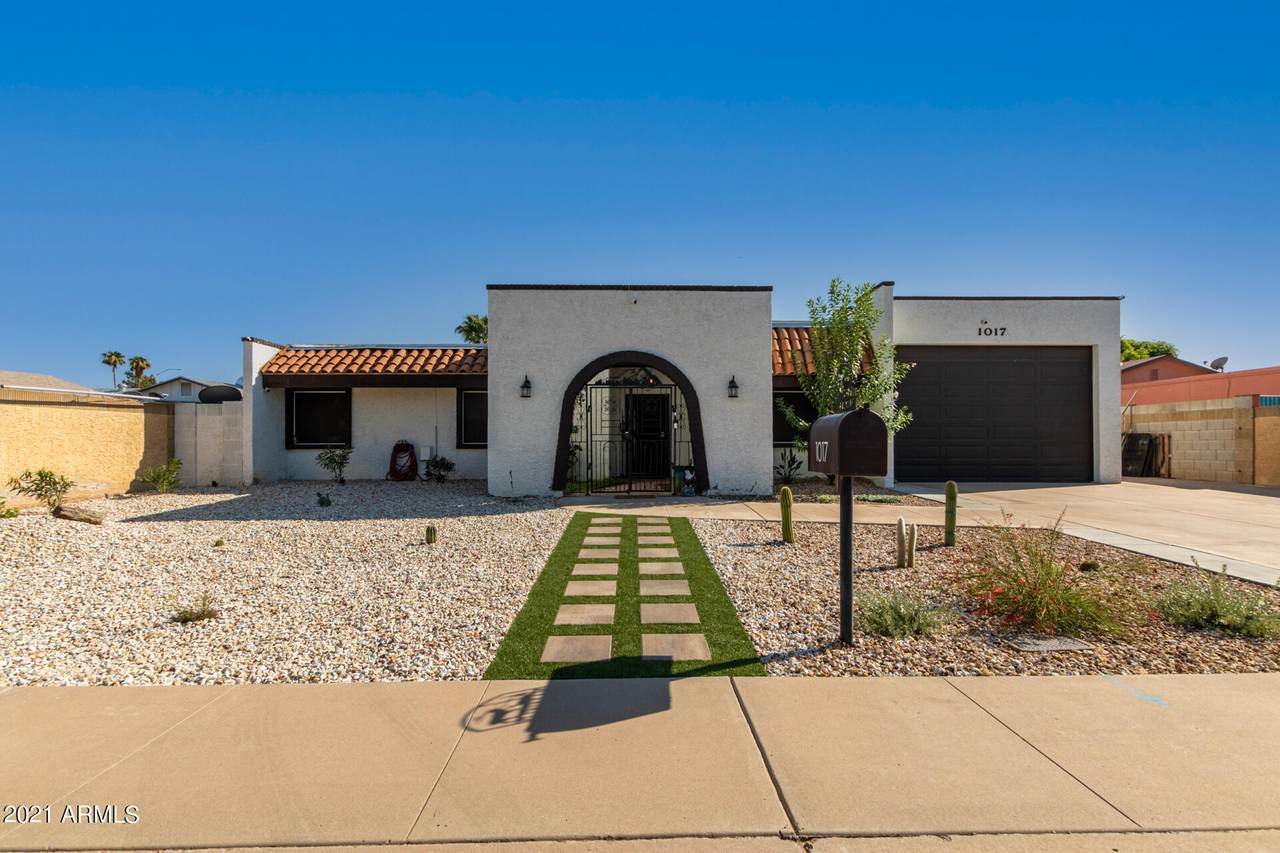 1017 Isleta Avenue - Photo 1