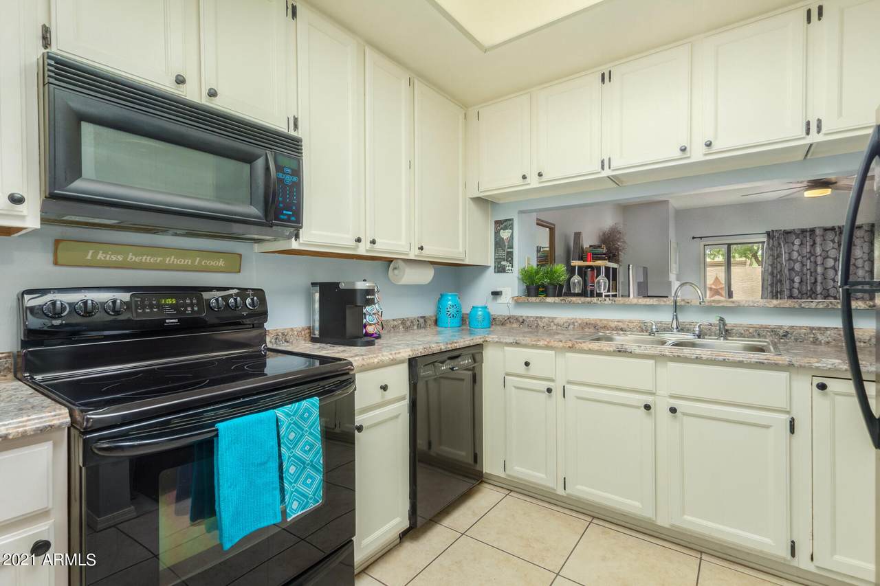 500 Roosevelt Avenue - Photo 1