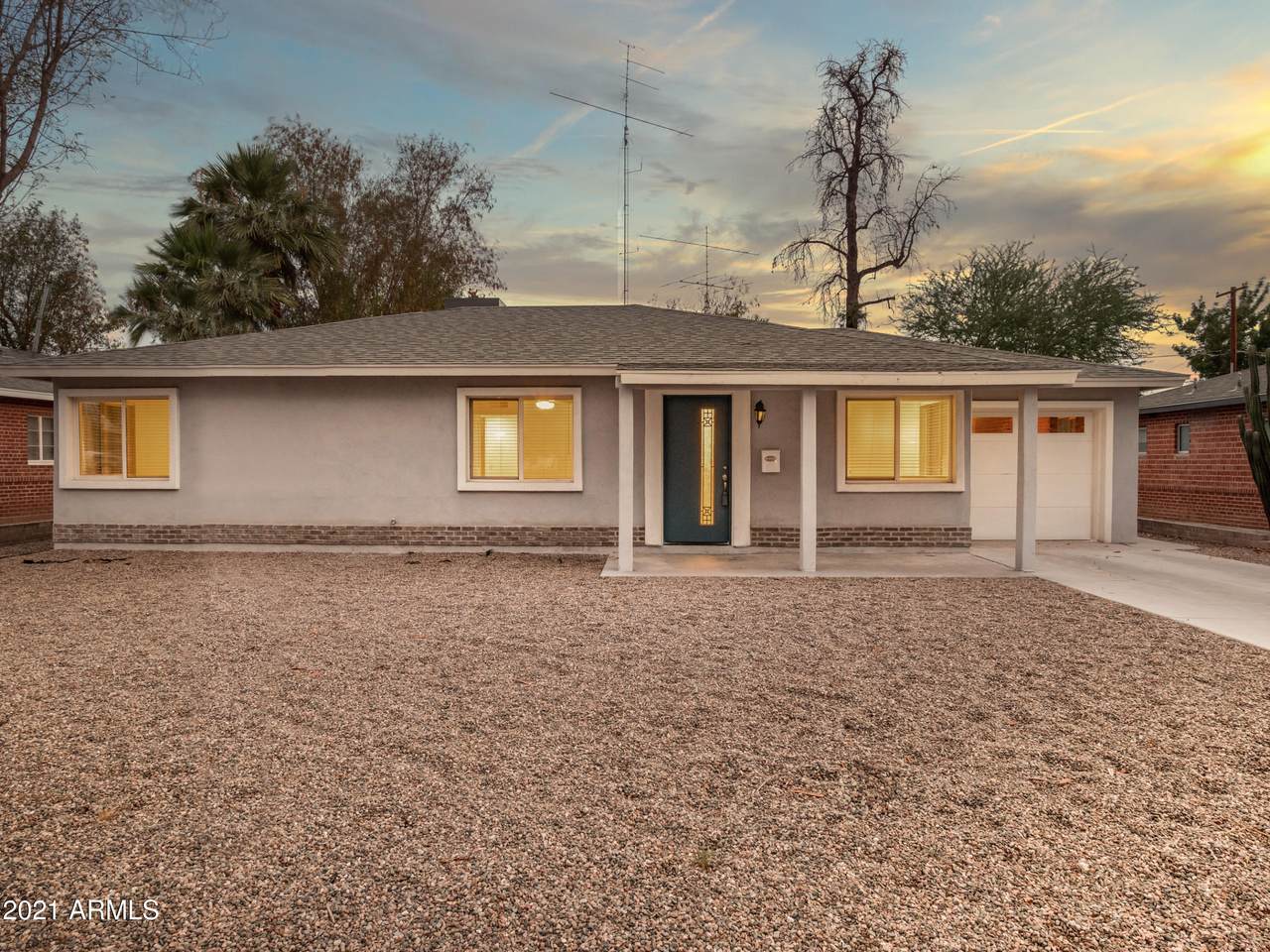 2539 Glenrosa Avenue - Photo 1