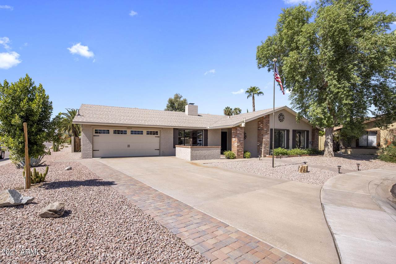 9020 Friess Drive - Photo 1