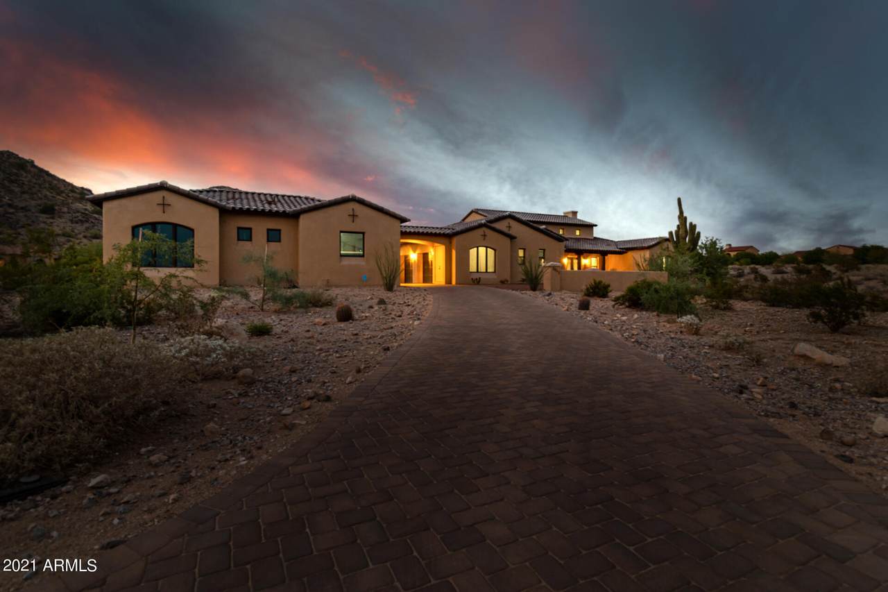 3043 Western Circle - Photo 1