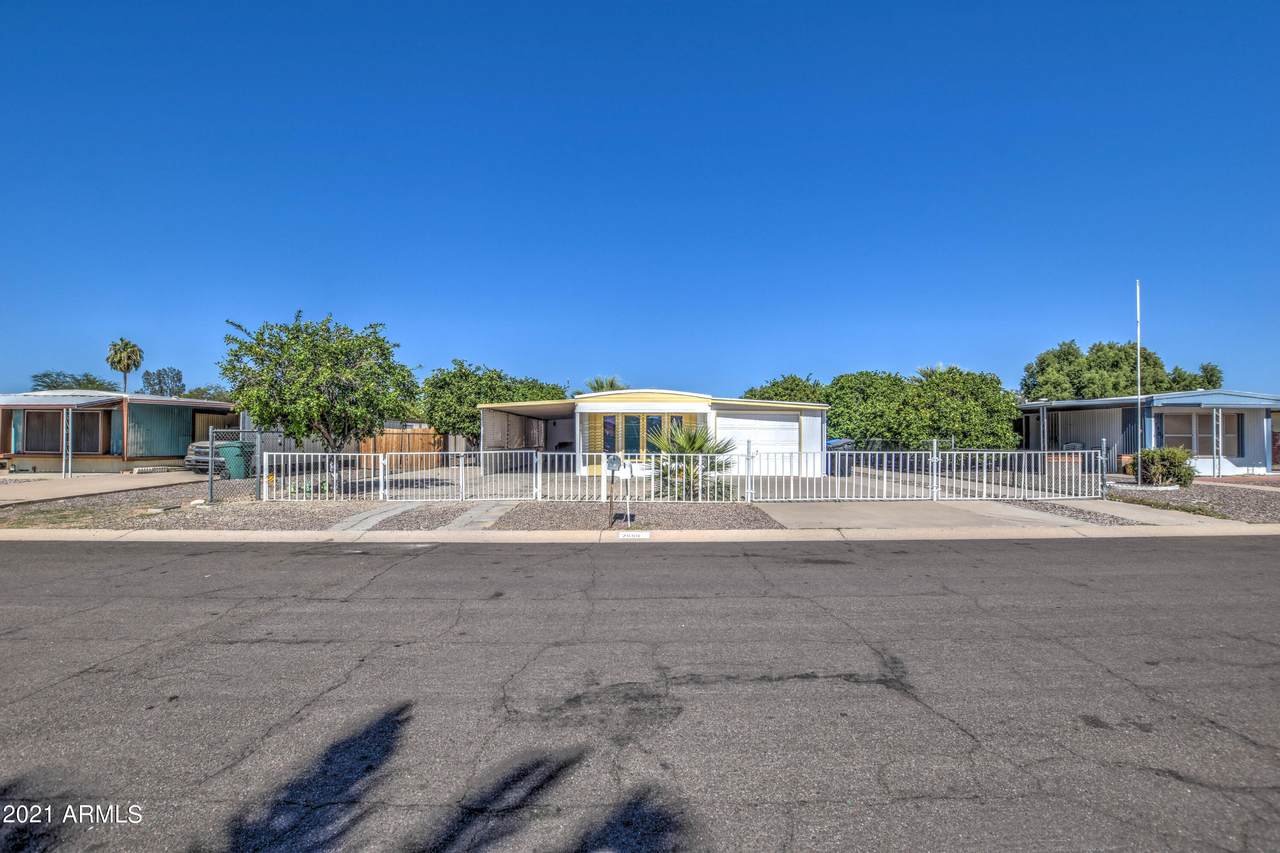 7656 Hampton Avenue - Photo 1