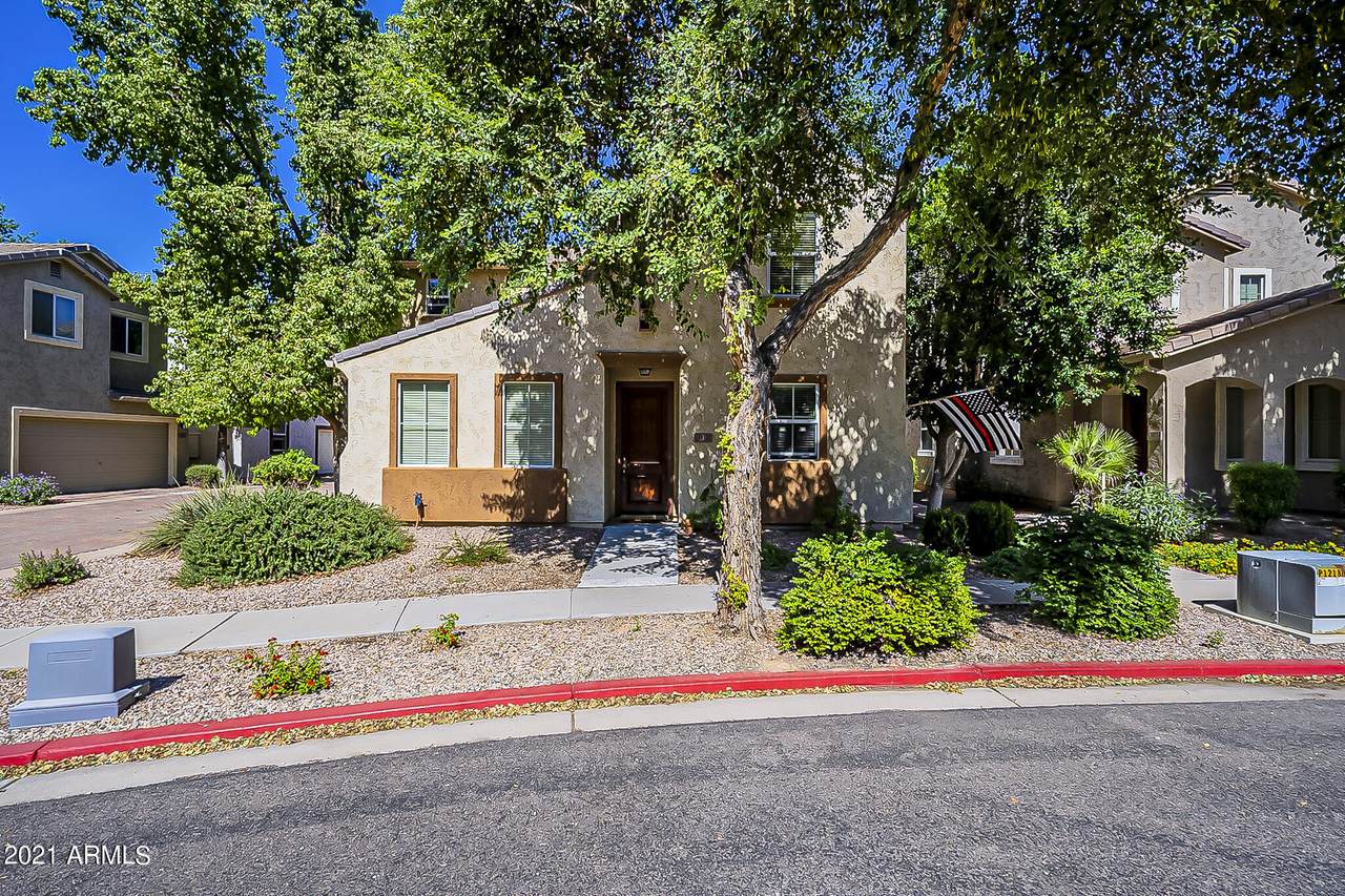 10112 Isleta Avenue - Photo 1