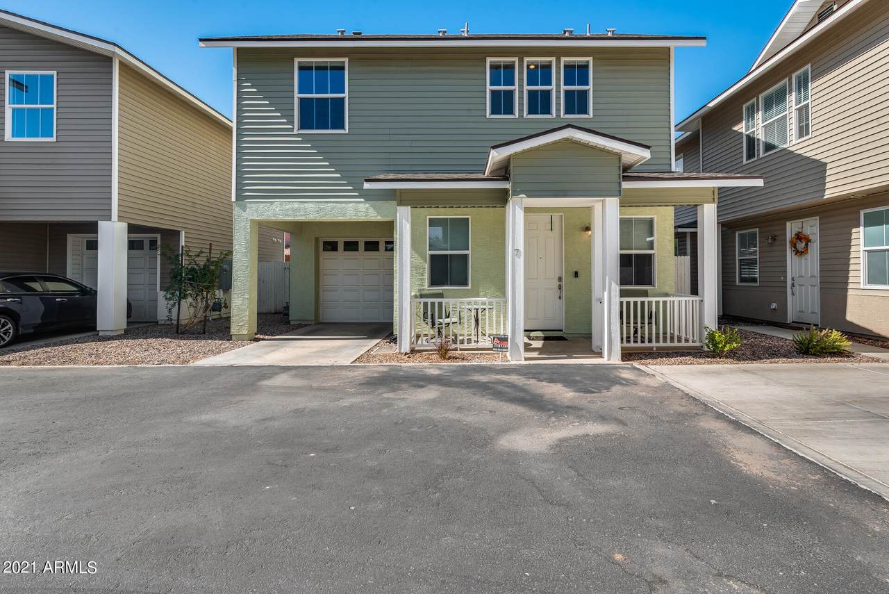 3218 Glendale Avenue - Photo 1