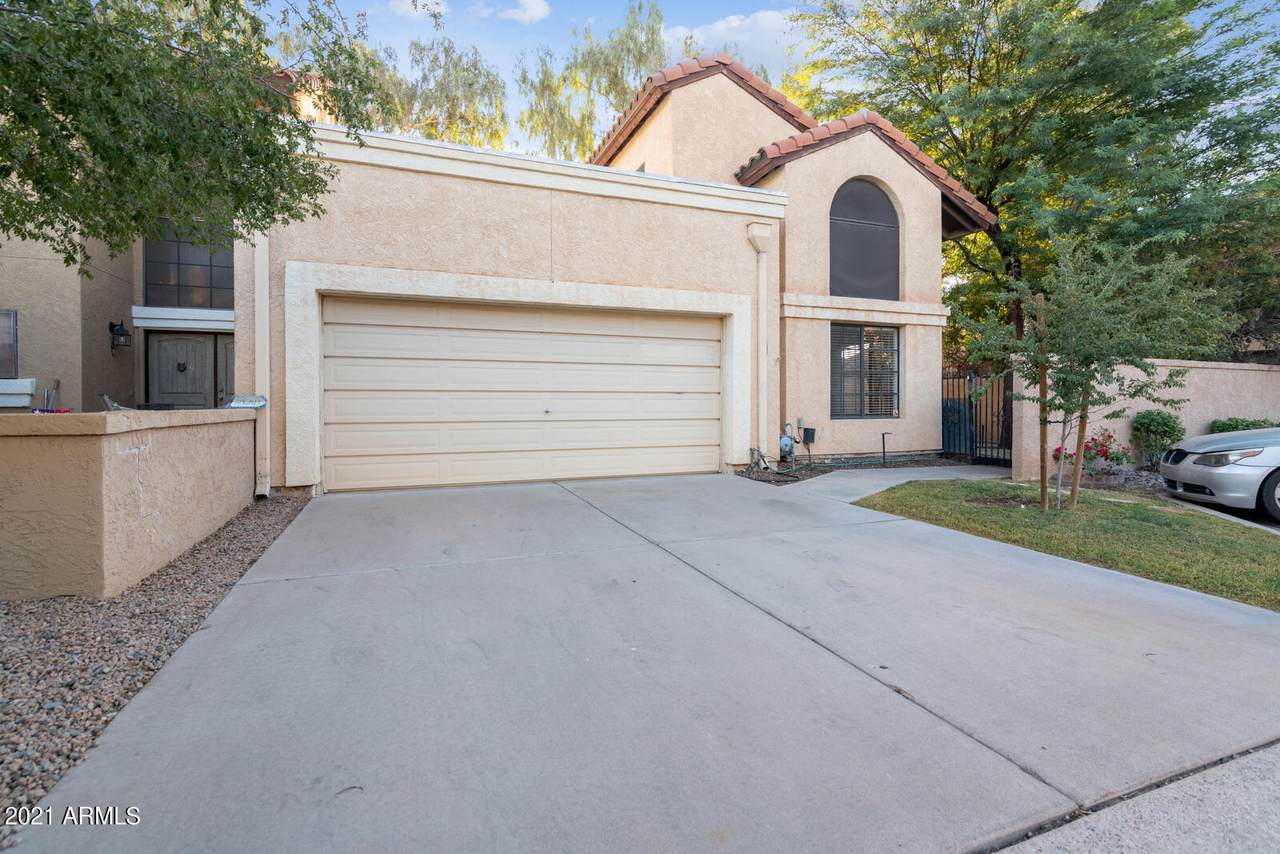 2033 Sunset Drive - Photo 1