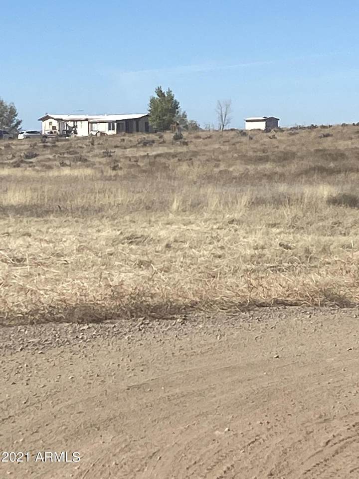 10400 Lawrence Lane - Photo 1