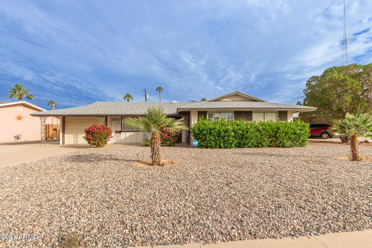 10902 Oakmont Drive - Photo 1