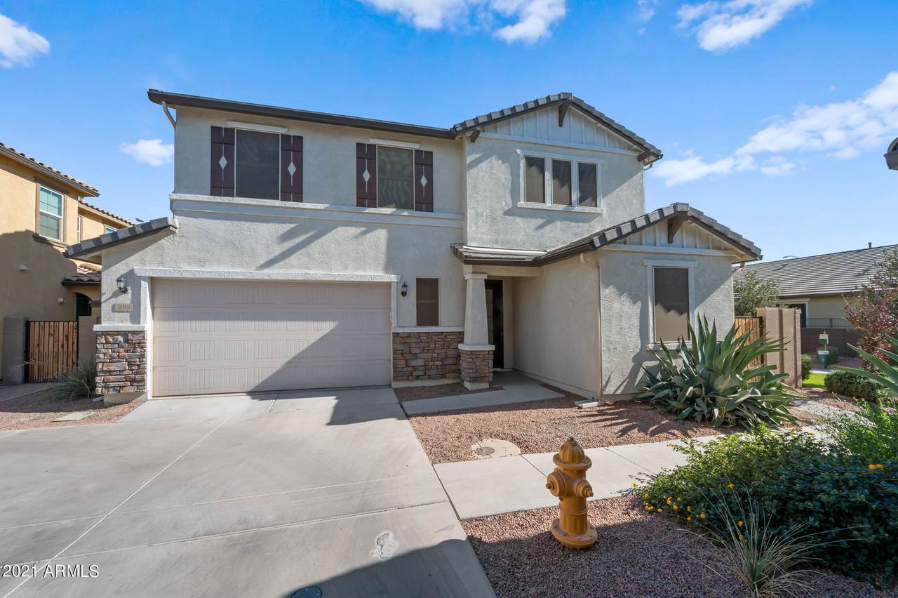 209 Roadrunner Drive - Photo 1