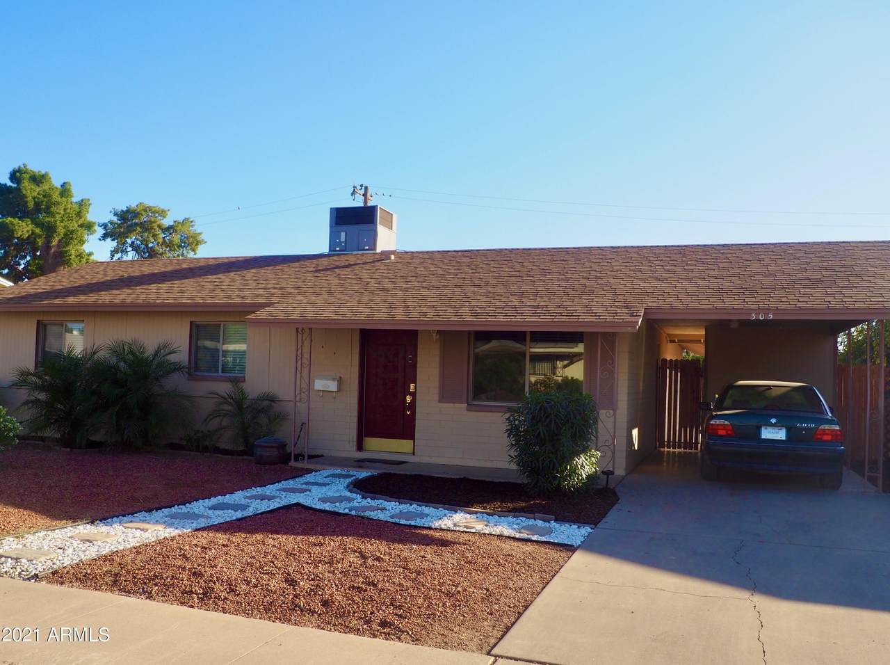 305 Lawrence Boulevard - Photo 1