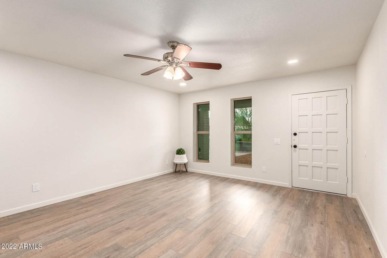 1016 Hampton Avenue - Photo 1