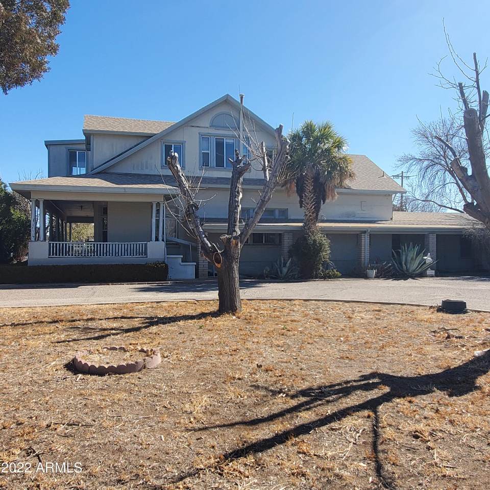 1047 10TH Street - Photo 1