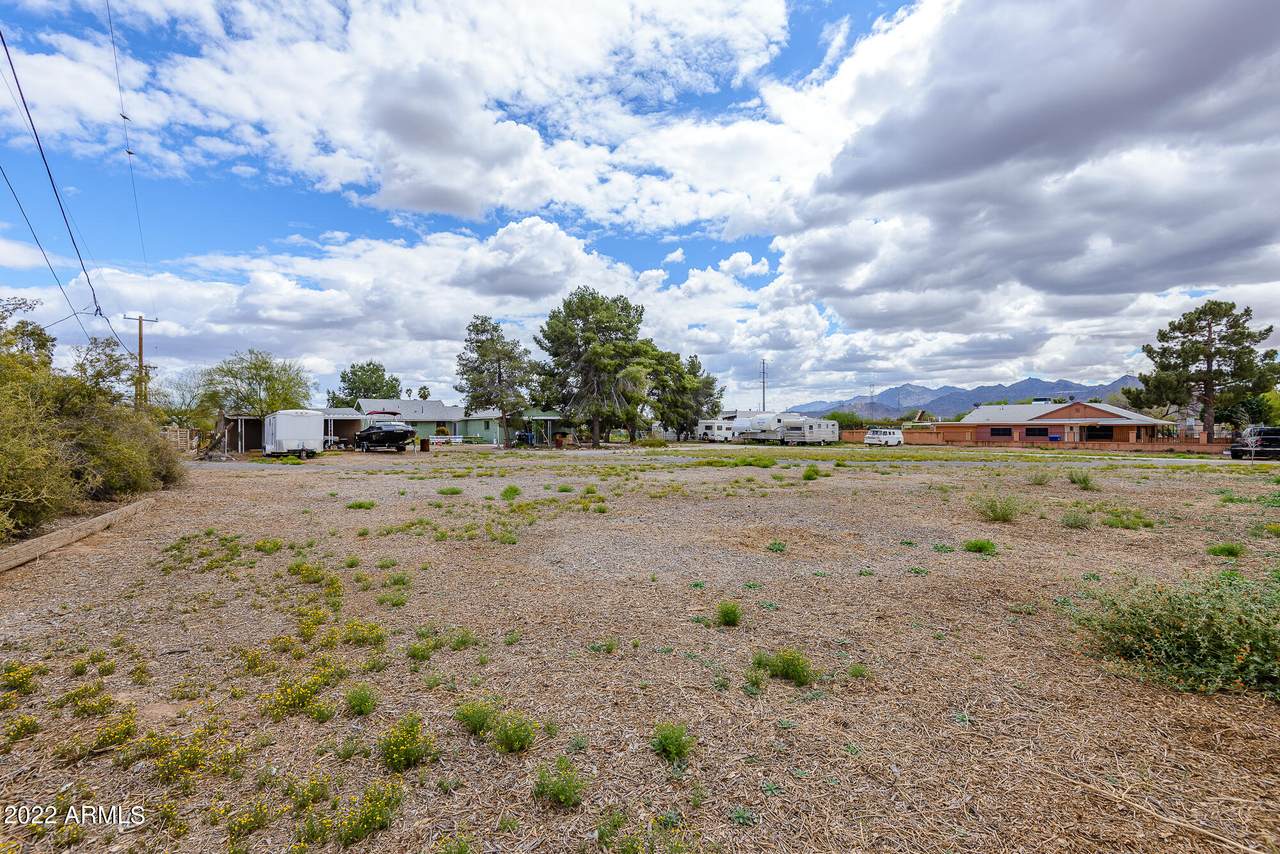 4015 Litchfield Road - Photo 1