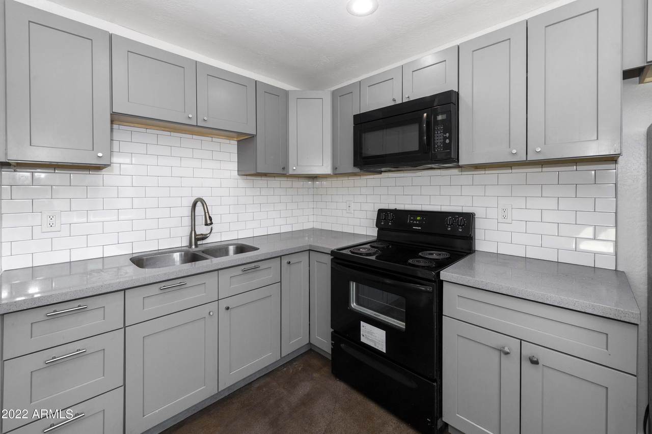 2922 Roeser Road - Photo 1