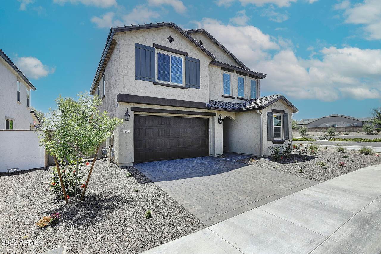 19697 Glenrosa Avenue - Photo 1