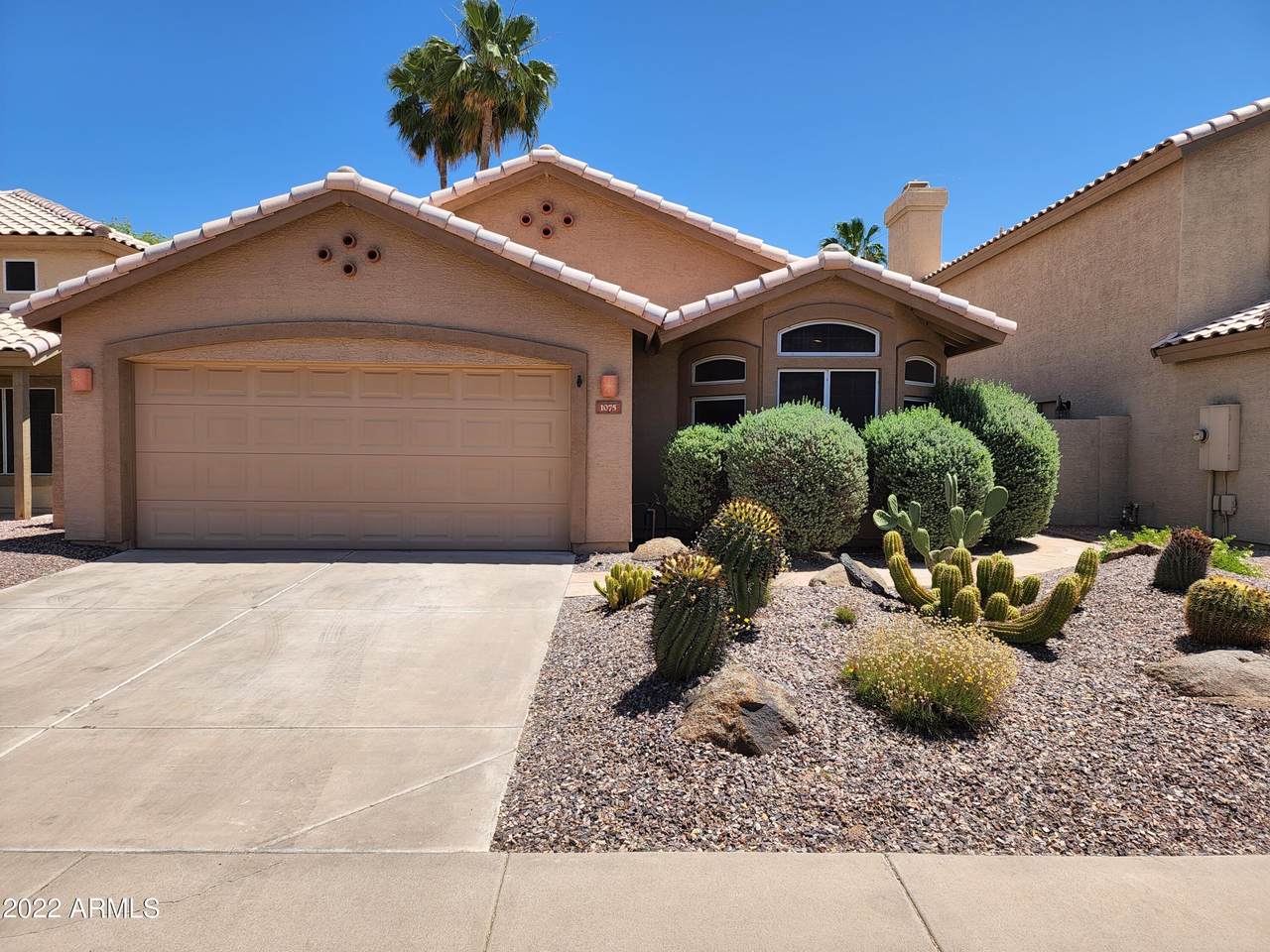 1075 Saguaro Street - Photo 1