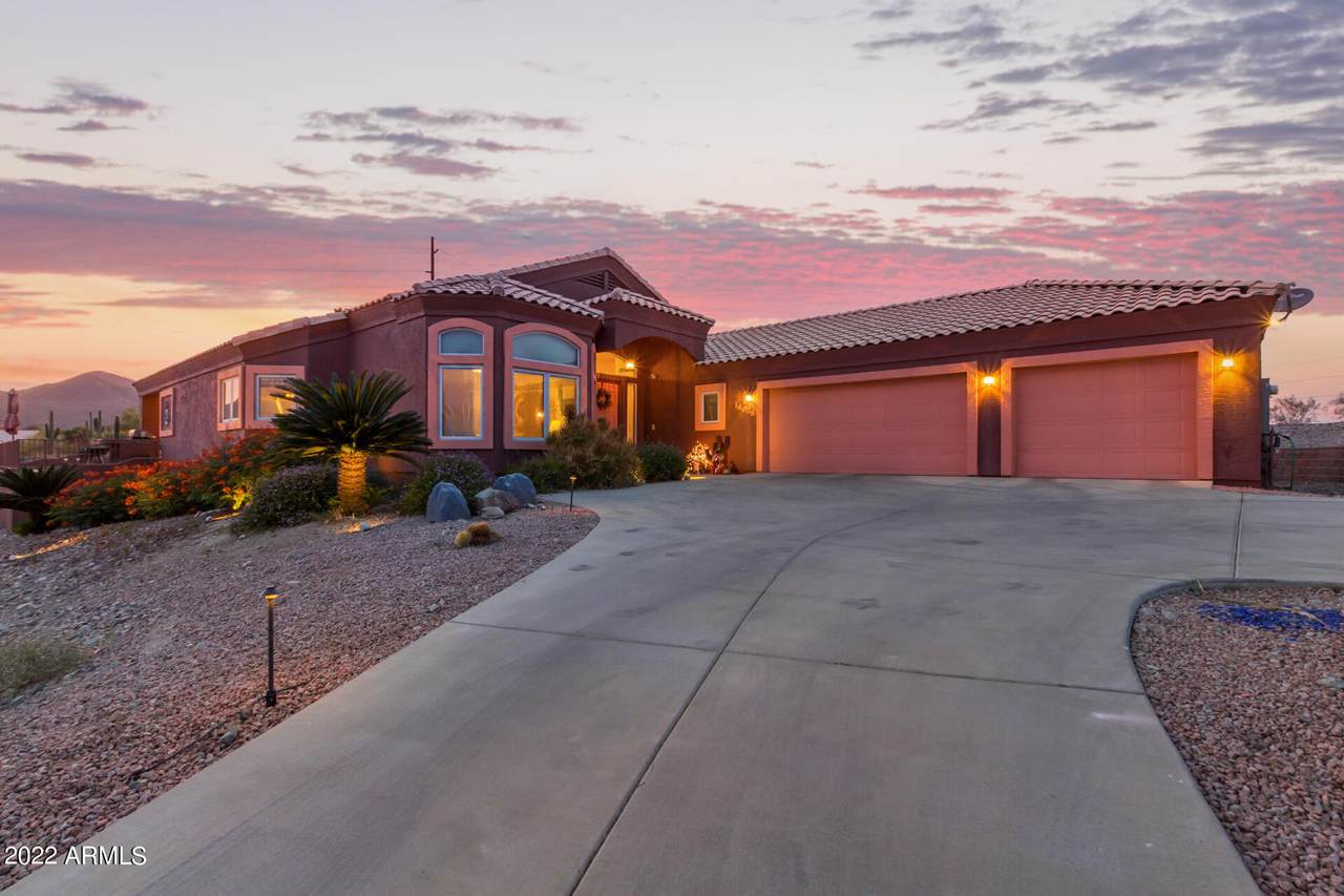 16026 Glenbrook Boulevard - Photo 1