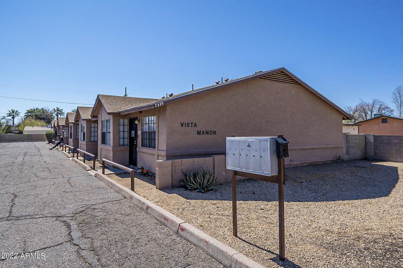 2529 Vista Avenue - Photo 1