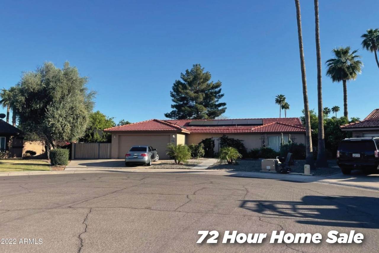 7021 79TH Place - Photo 1