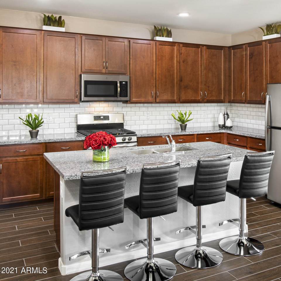 915 Ruby Court - Photo 1