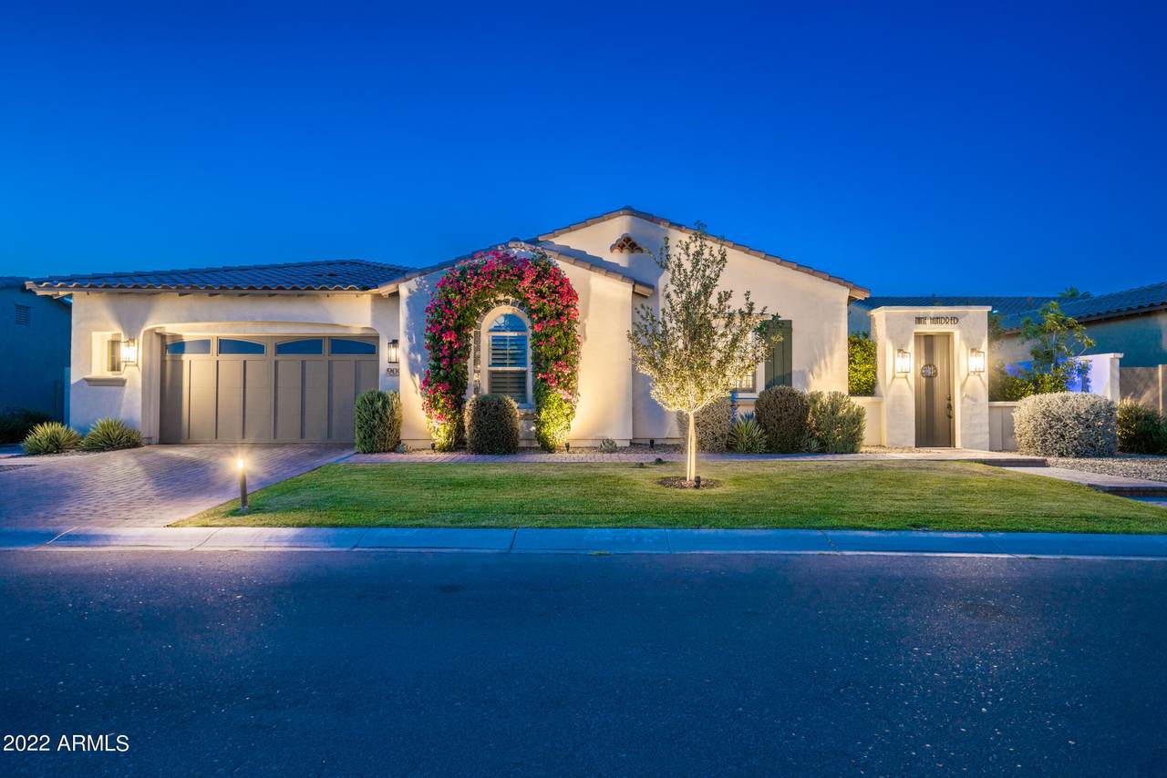 900 Peach Tree Place - Photo 1