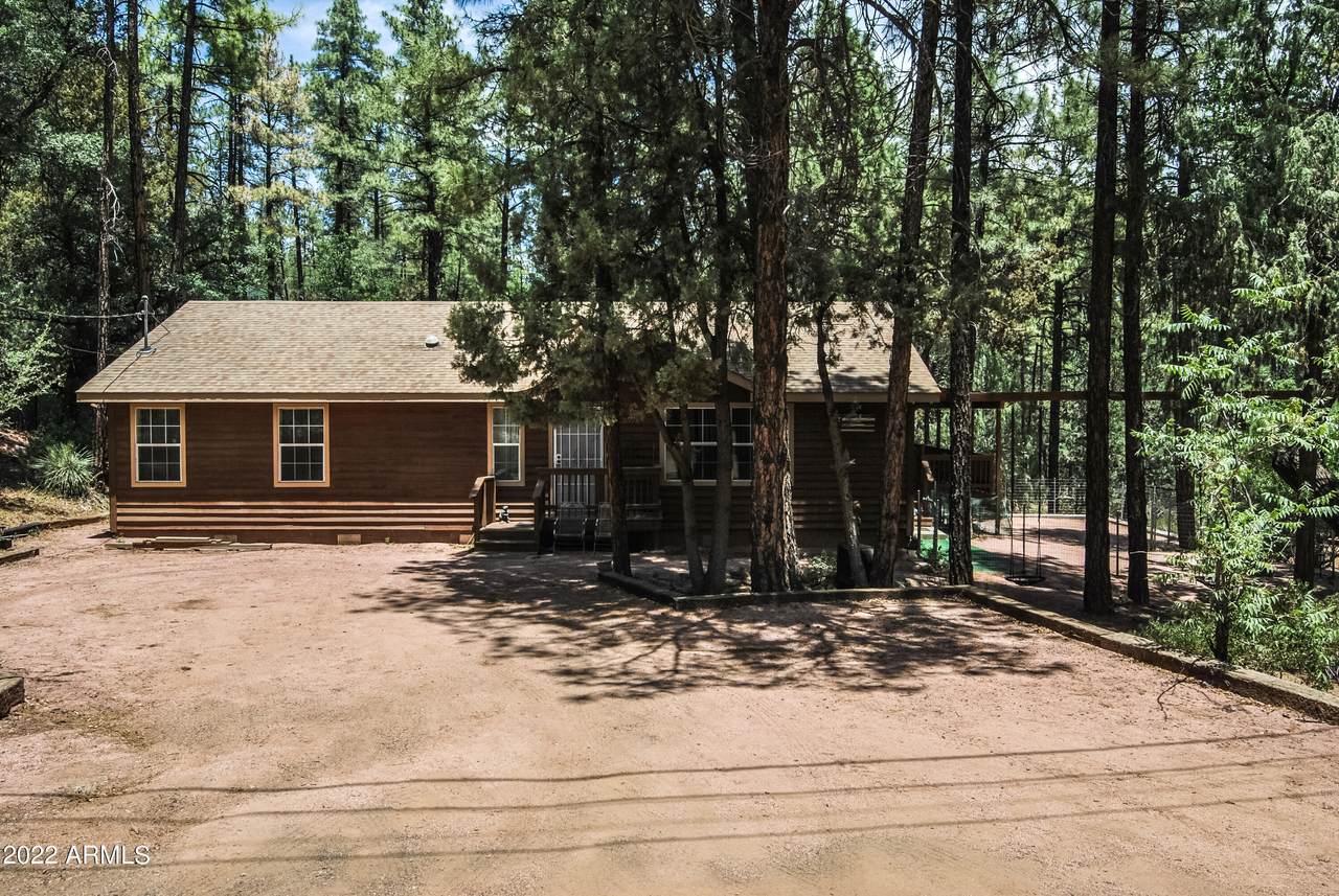 3576 Pineview Drive - Photo 1