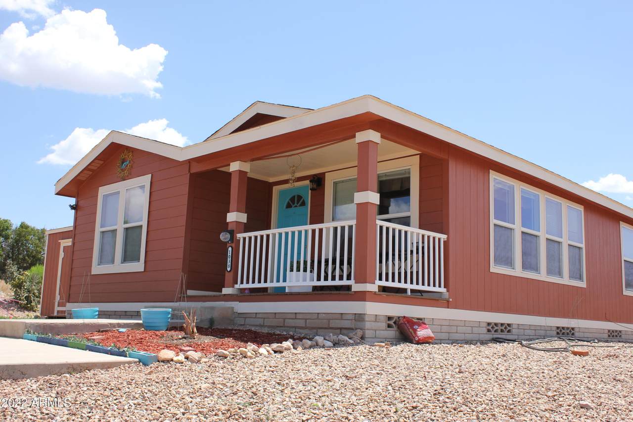 1038 Saddleback Drive - Photo 1