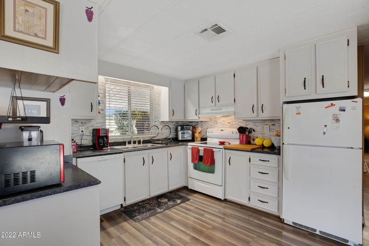 8103 Southern Avenue - Photo 1