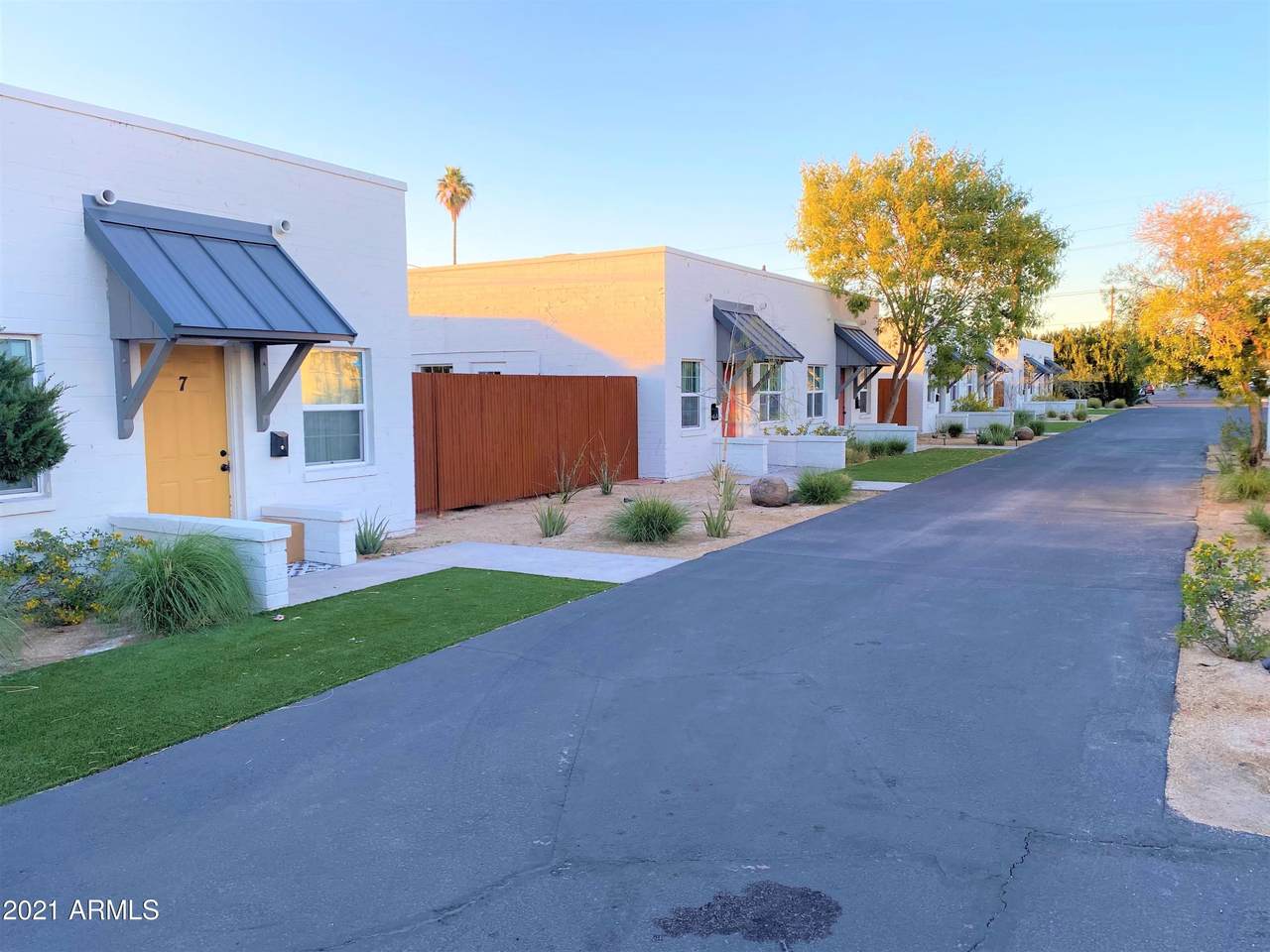 1649 Oak Street - Photo 1