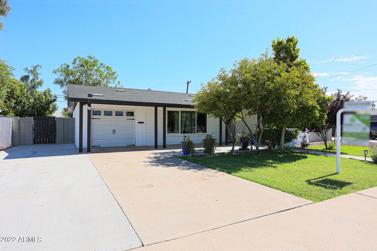1820 Minnezona Avenue - Photo 1