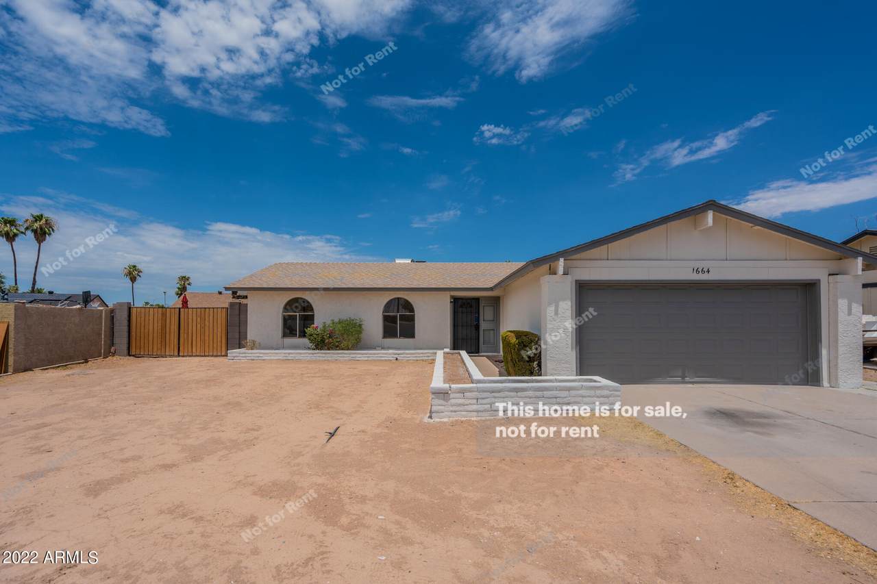 1664 Plana Avenue - Photo 1