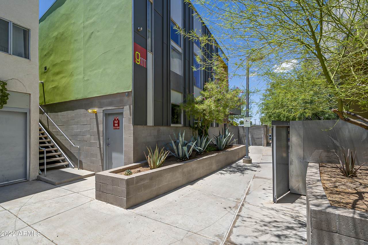 1111 University Drive - Photo 1