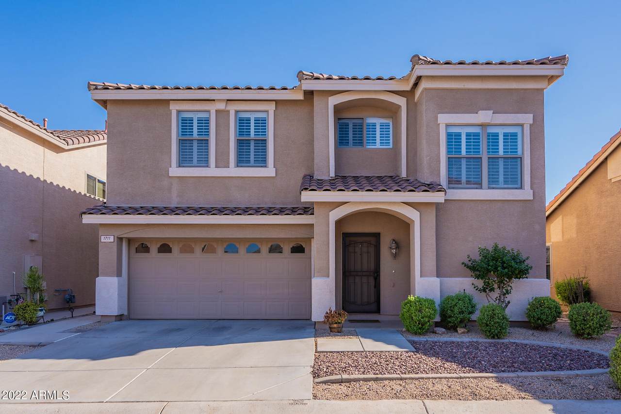 1711 Amberwood Drive - Photo 1