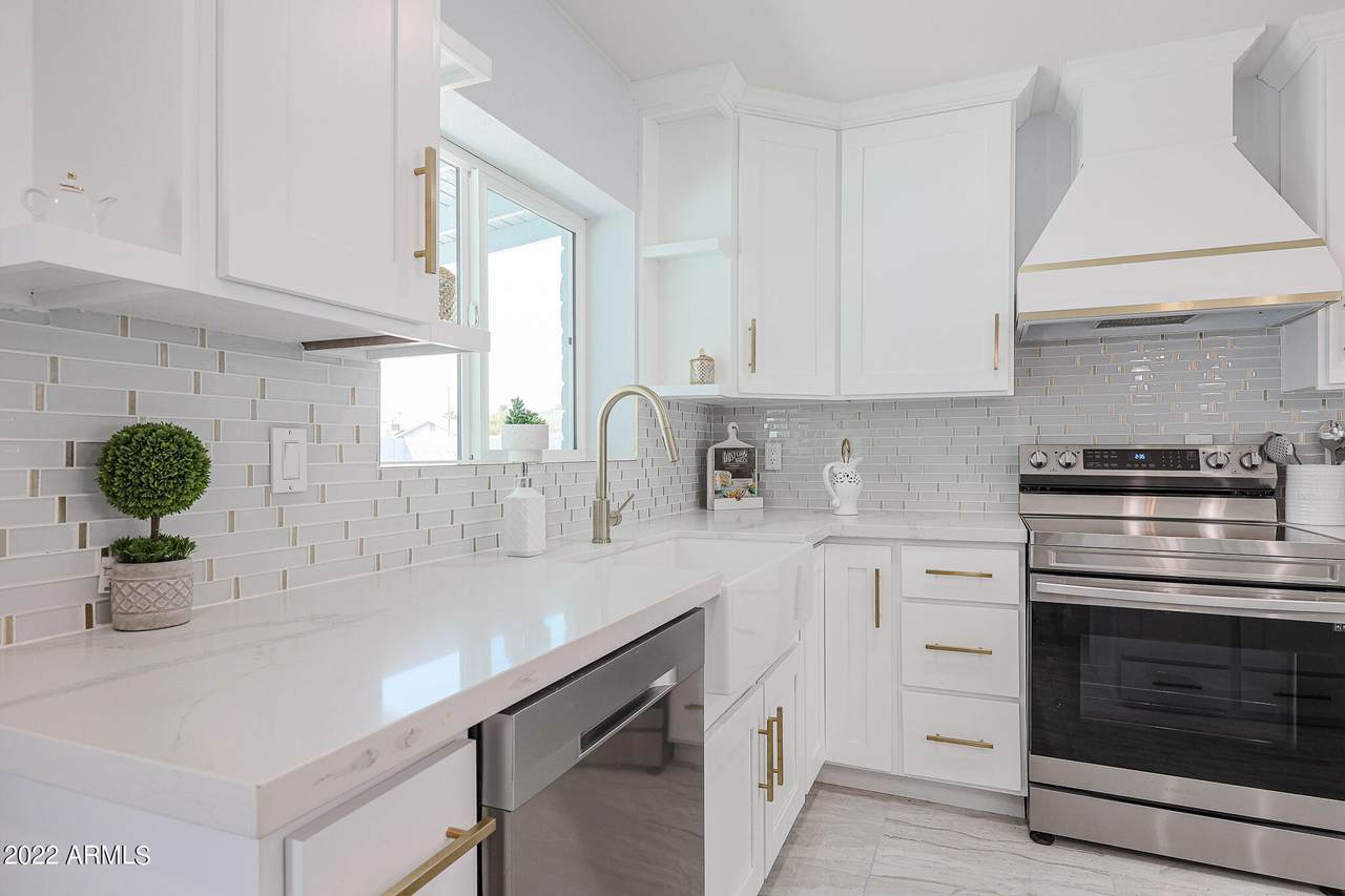 13824 52nd Avenue - Photo 1