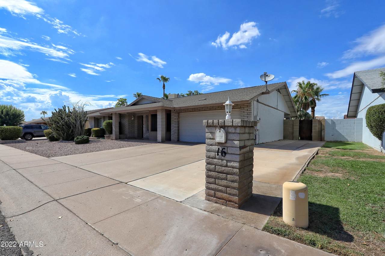 16 Angela Drive - Photo 1