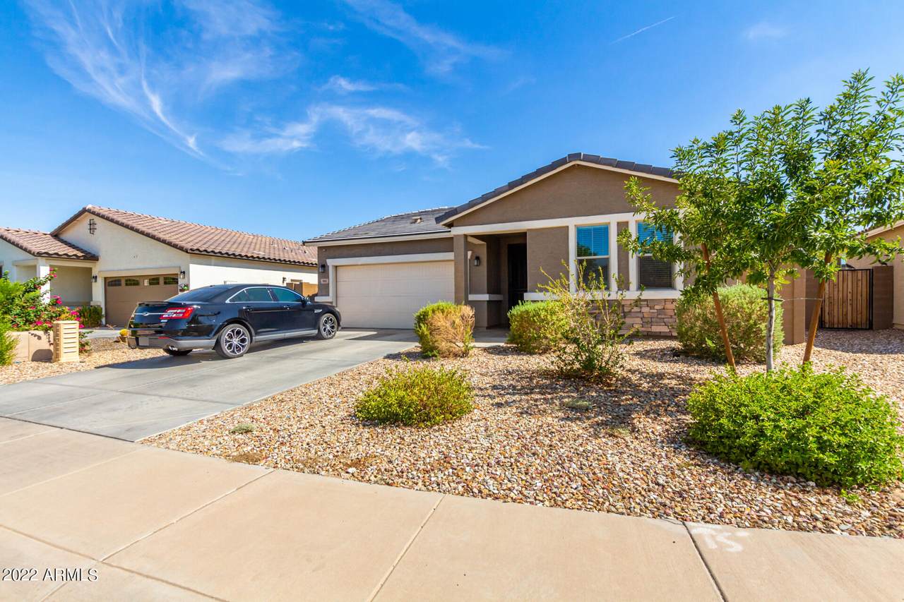 905 Davis Lane - Photo 1