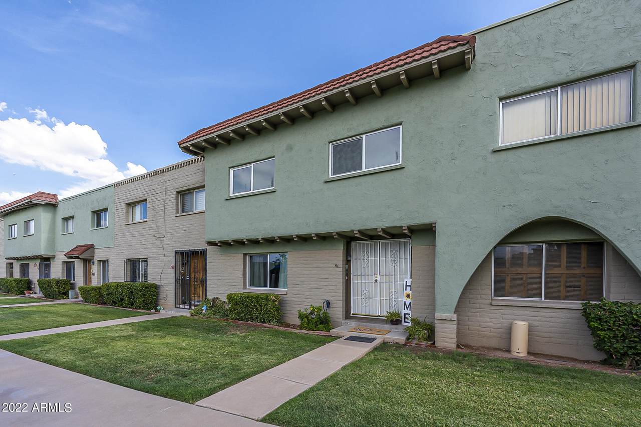 225 Standage - Photo 1